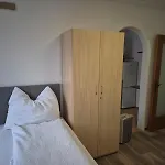 Krummnußbaum * Krumnussbaum